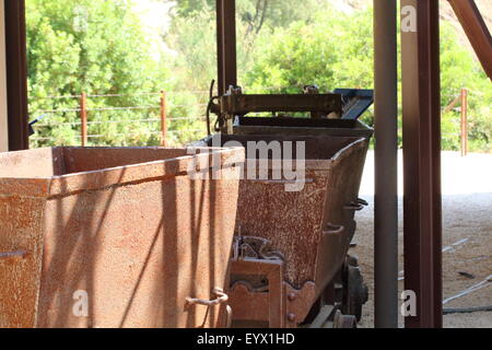 Bergbaumuseum, seinen Reichtum und seine Werkzeuge - Wagen für den transport von Materialien des Bergwerks Stockfoto