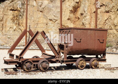 Bergbaumuseum, seinen Reichtum und seine Werkzeuge - Wagen für den transport von Materialien des Bergwerks Stockfoto