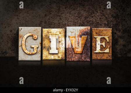 Das Wort 'Geben' in rostigen Metall Buchdruck Typ auf eine dunkle strukturierte Grunge Hintergrund geschrieben. Stockfoto