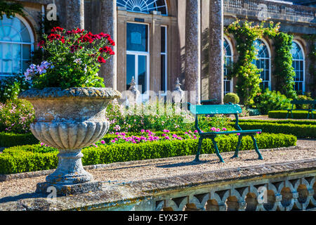 Die Terrasse des Bowood House in Wiltshire. Stockfoto