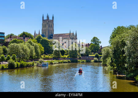Worcester Cathedral und den Fluss Severn von Worcester Brücke, Worcester, Worcestershire, England, UK Stockfoto