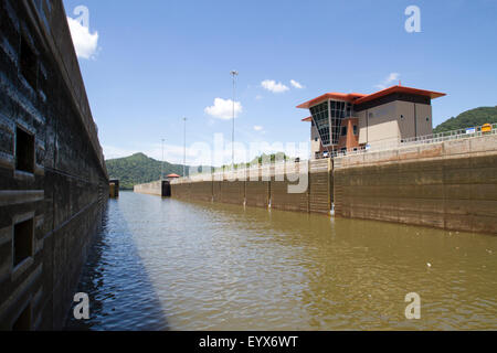 Eingabe der Marmet Schleusen auf dem Kanawha River. Stockfoto