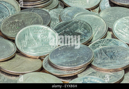 Münzen von Thailand. Wat Arun Tempel in Bangkok, Thailand, in Thai Baht eine Münze dargestellt. Stockfoto