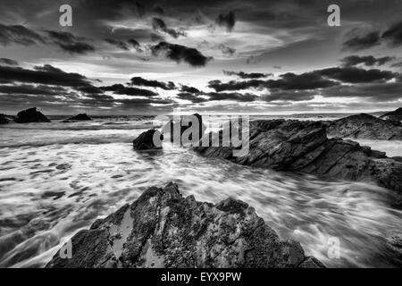 Sonnenuntergang über Sharrow Strand Whitsand Bay Cornwall UK Stockfoto