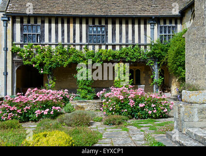 Große Chalfield Manor, einer National Trust-Eigenschaft in der Nähe von Melksham, Wiltshire, England UK Stockfoto