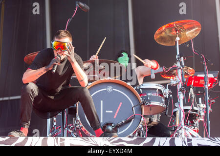 Chicago, Illinois, USA. 2. August 2015. TYLER JOSEPH und Schlagzeuger JOSH DUN zwanzig einen Piloten führen Sie live im Grant Park auf dem Lollapalooza Music Festival in Chicago, Illinois © Daniel DeSlover/ZUMA Draht/Alamy Live News Stockfoto