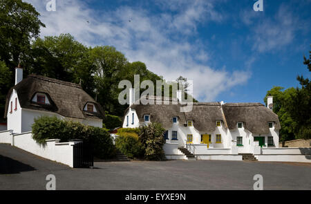 Strohgedeckte Hütten in der Nähe von Dunmore Strand, Fischerhafen Dunmore East, Grafschaft Waterford, Irland Stockfoto