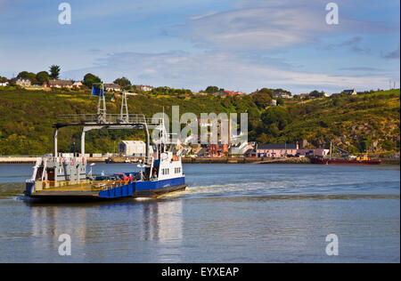 Autofähre überqueren Waterford Harbour von Ballhack im County Wexford, zur Passage East im County Waterford, Irland Stockfoto