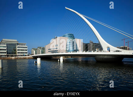 Die Samual Beckett Brücke über den Fluss Liffey und Dublin Convention Centre Dublin City, Irland Stockfoto