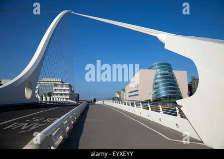 Die Samual Beckett Brücke über den Fluss Liffey und Dublin Convention Centre Dublin City, Irland Stockfoto