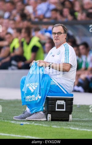 Marseille, Frankreich. 1. August 2015. Marcelo Bielsa (Marseille) Fußball: Vorsaison Freundschaftsspiel zwischen Olympique de Marseille 2-0 Juventus im Stade Vélodrome in Marseille, Frankreich. © Maurizio Borsari/AFLO/Alamy Live-Nachrichten Stockfoto