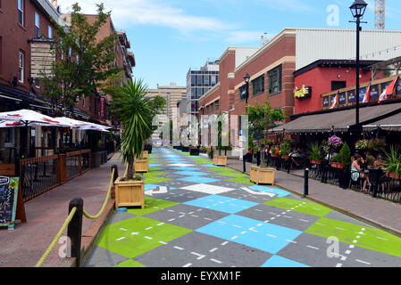 Halifax, Kanada - 3. August 2015: Argyle Street in Halifax, Nova Scotia, mit frisch gestrichenen Argyle Design auf Straße Stockfoto
