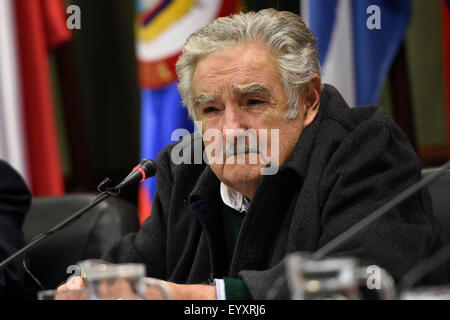 Montevideo, Uruguay. 4. August 2015. Senator und ehemaliger Präsident von Uruguay Jose Mujica nimmt Teil an der Konferenz "Die Integration-Perspektiven aus Brasilien und Uruguay betrachtet", in den Sitz des lateinamerikanischen Integration Association (ALADI), in Montevideo, der Hauptstadt von Uruguay, am 4. August 2015. Bildnachweis: Nicolas Celaya/Xinhua/Alamy Live-Nachrichten Stockfoto