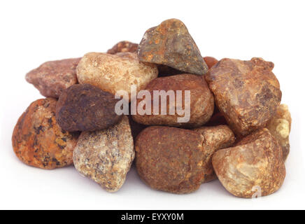 Steinhaufen als Baumaterial auf weißem Hintergrund Stockfoto
