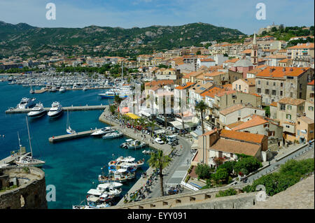 Blick von der Festung der Zitadelle, Altstadt und Hafen von Calvi, Haute-Corse, Korsika, Frankreich Stockfoto