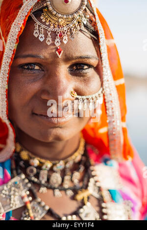 Nahaufnahme von Indianerin traditionellen Schmuck Stockfoto