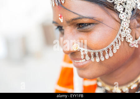 Nahaufnahme von Indianerin traditionellen Schmuck Stockfoto