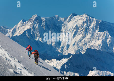 Kaukasische Wanderer verschneiten Berg, Monte Rosa, Piemont, Italien Stockfoto