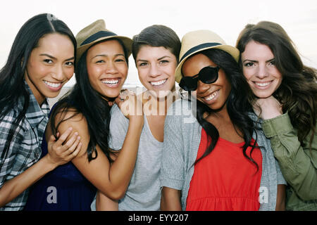 Nahaufnahme von Frauen Lächeln im freien Stockfoto