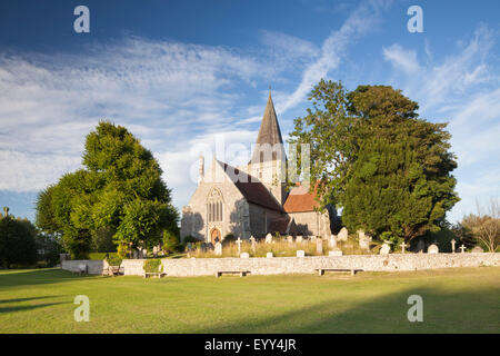 Touristenort St. Andreas Kirche und Dorfanger. Touristenort, East Sussex, England, GB Stockfoto