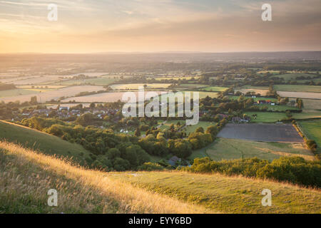 Der Blick von der South Downs in der Nähe von Devil es Dyke auf das Dorf Fulking, West Sussex, England Stockfoto