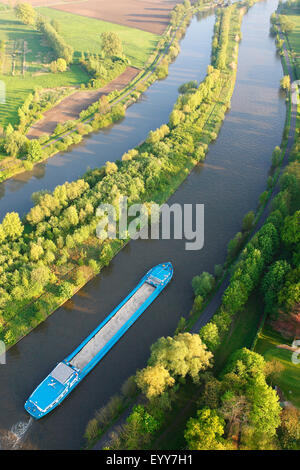 Luftbild Cargo Schiff am Fluss Schelde, Belgien Stockfoto