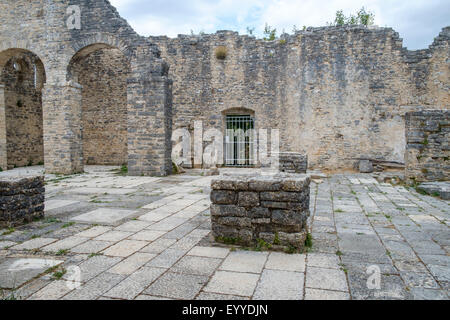 Dvigrad ist eine verlassene mittelalterliche Stadt in Istrien, Kroatien. Stockfoto