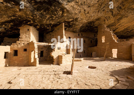 Klippe Wohnung Ruinen in Felswand, Mesa Verde Nationalpark, Colorado, Vereinigte Staaten von Amerika Stockfoto