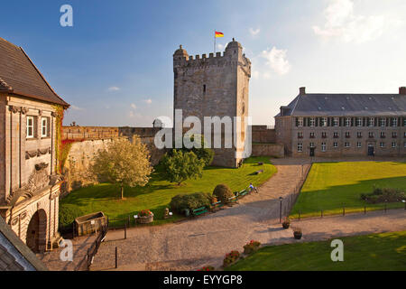 Burg Bentheim, Innenhof mit Wand-Turm, Deutschland, Niedersachsen, Bad Bentheim Stockfoto