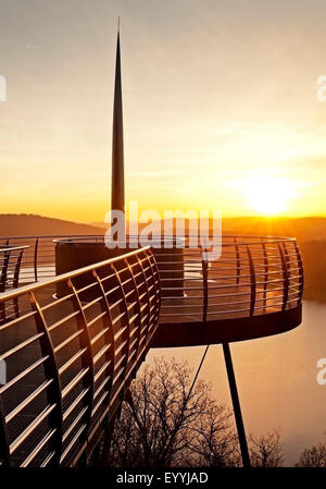 Skywalk Biggeblick bei Sonnenuntergang, Attendorn, Sauerland, Nordrhein-Westfalen, Deutschland Stockfoto