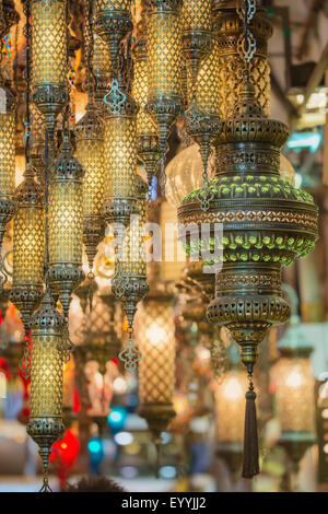 Mosaik-osmanischen Lampen vom großen Basar Stockfoto