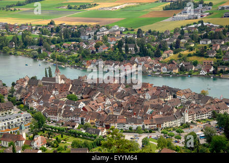 Blick von der Burg Hohenklingen auf das historische Städtchen Stein am Rhein und die Mündung des Rheins, der Schweiz, Schaffhausen, Stein am Rhein Stockfoto