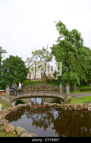 Liebe Sperren auf eine malerische Brücke, Lettland, Riga Stockfoto