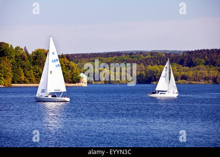 Moehne Reservoir, Deutschland, Nordrhein-Westfalen, Sauerland, Moehnesee Segelboote Stockfoto