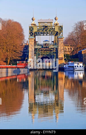 Heben Sie Barcaccia Henrichenburg, Waltrop Schloss Park, Deutschland, Nordrhein-Westfalen, Ruhrgebiet, Waltrop Stockfoto