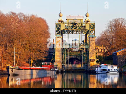 Heben Sie Barcaccia Henrichenburg, Waltrop Schloss Park, Deutschland, Nordrhein-Westfalen, Ruhrgebiet, Waltrop Stockfoto