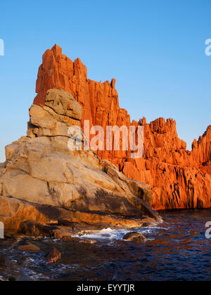 Strand von Rocce Rosse, rote Porphyr Felsen, Italien, Sardinien, Arbatax Stockfoto