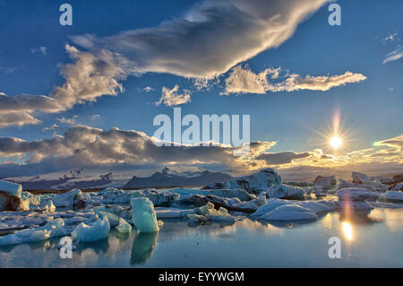 Joekulsarlon See bei Sonnenuntergang, Island, Austurland, Kalfafellsstadur Stockfoto