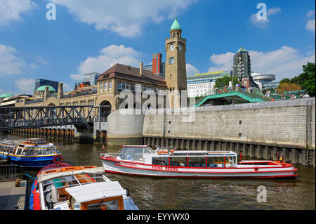 St. Pauli Piers und Wasserstand Turm Port of Hamburg, Hamburg, Deutschland Stockfoto