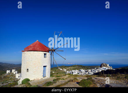 Windmühlen in der Nähe von Chora, Griechenland, Kykladen, Amorgos Stockfoto