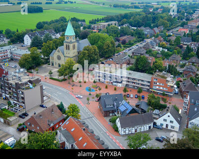 Luftbild, Stadtteil Kirchhellen mit St. Johannes Kirche, Deutschland, Nordrhein-Westfalen, Ruhrgebiet, Bottrop Stockfoto