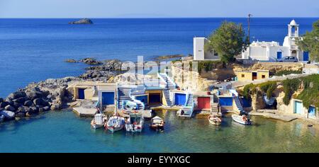 Hafen von Mandrakia im Norden der Insel Milos, Griechenland, Cyclades, Milos Stockfoto