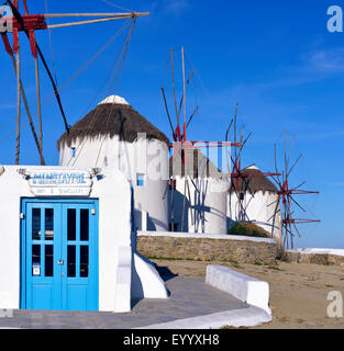Windmühle im Dorf Chora in Mykonos Island, Griechenland, Kykladen, Mykonos Stockfoto