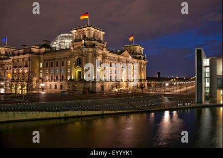 Reichstagsgebäude bei Nacht, Deutschland, Berlin Stockfoto