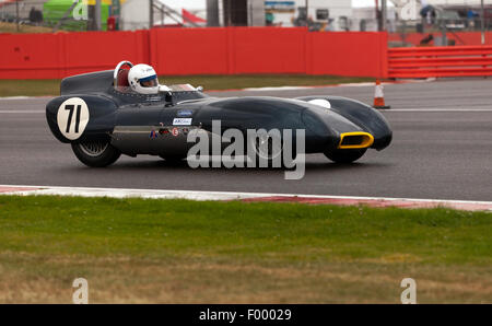 Ein 1956, Lotus XI S1, Qualifikation für den Stirling Moss Trophy für Pre' 61 Sportwagen bei der Silverstone Classic. Stockfoto