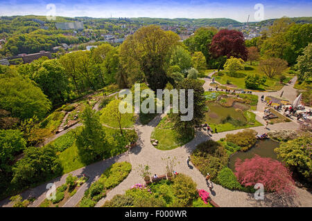 Blick von der Elisen-Turm in den Botanischen Garten Wuppertal im Frühjahr, Deutschland, Nordrhein-Westfalen, Wuppertal Stockfoto