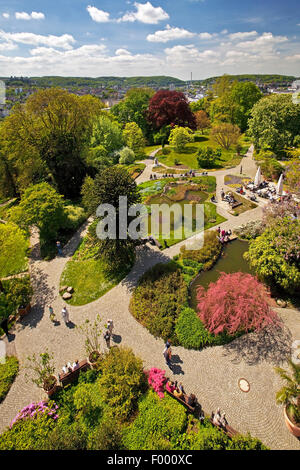 Blick von der Elisen-Turm auf der Botanische Garten Wuppertal im Frühjahr, Deutschland, Nordrhein-Westfalen, Wuppertal Stockfoto