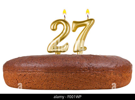 Geburtstagstorte mit Kerzen Nummer 27 isoliert auf weißem Hintergrund Stockfoto