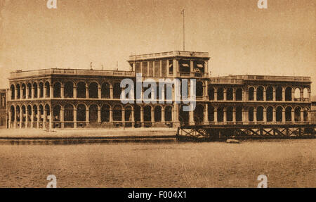 Port Said, Ägypten - 1900 s - eine Postkarte von der Suez-Kanal-Stadt an der Mündung des Suez-Kanals am Mittelmeer, ein Blick auf das Marine-Haus.   COPYRIGHT FOTOSAMMLUNG VON BARRY IVERSON Stockfoto