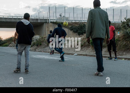 Calais Migranten Camp immer jeden Tag größer Stockfoto